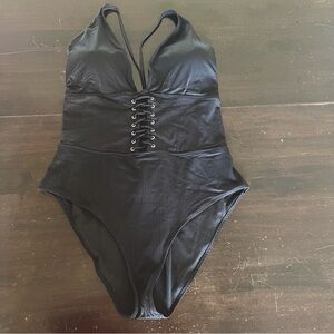 YMI black 3X one piece swimsuit adjustable straps removable pads. Lace up bust